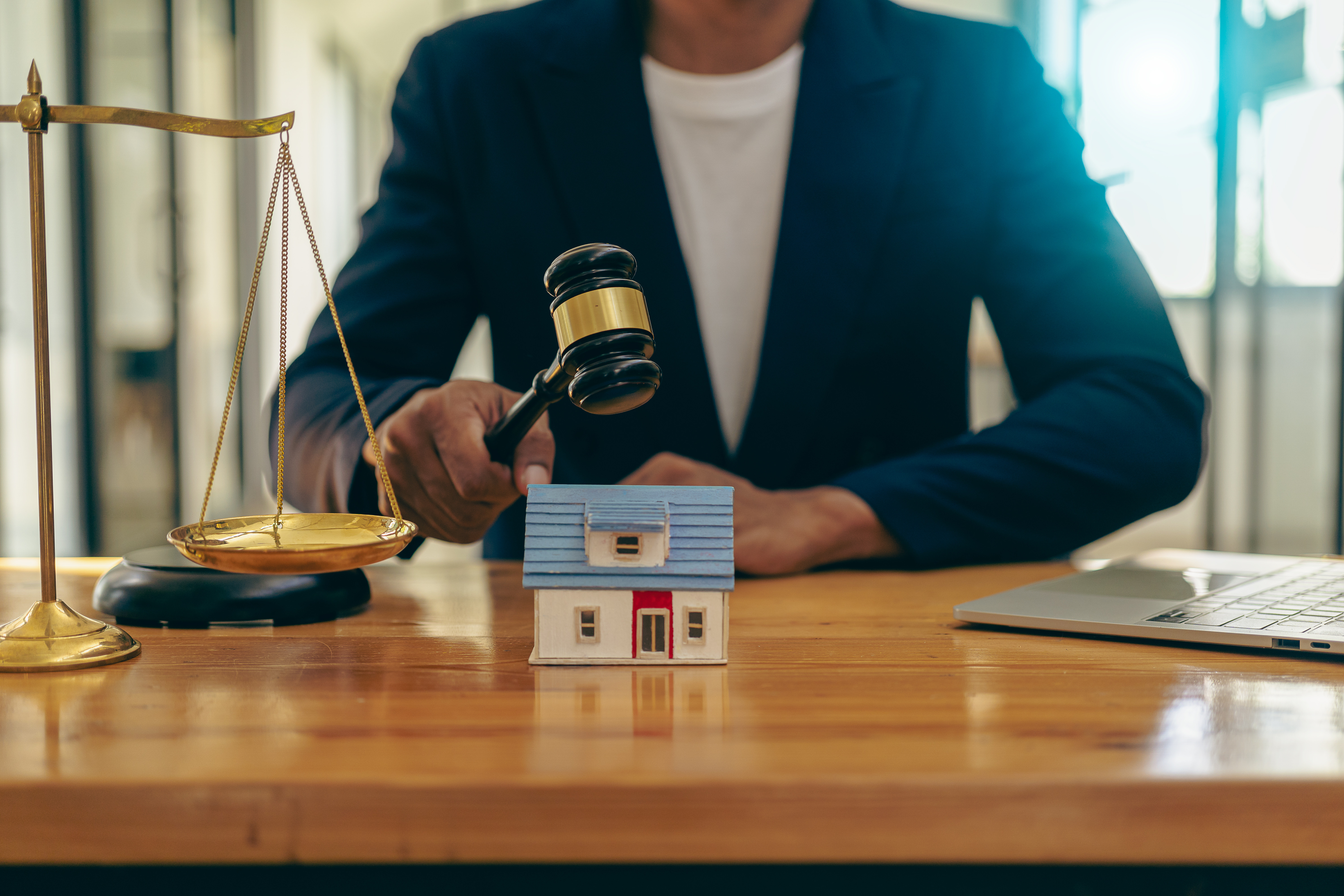 Czy sprzedaż mieszkania z kredytem jest legalna?